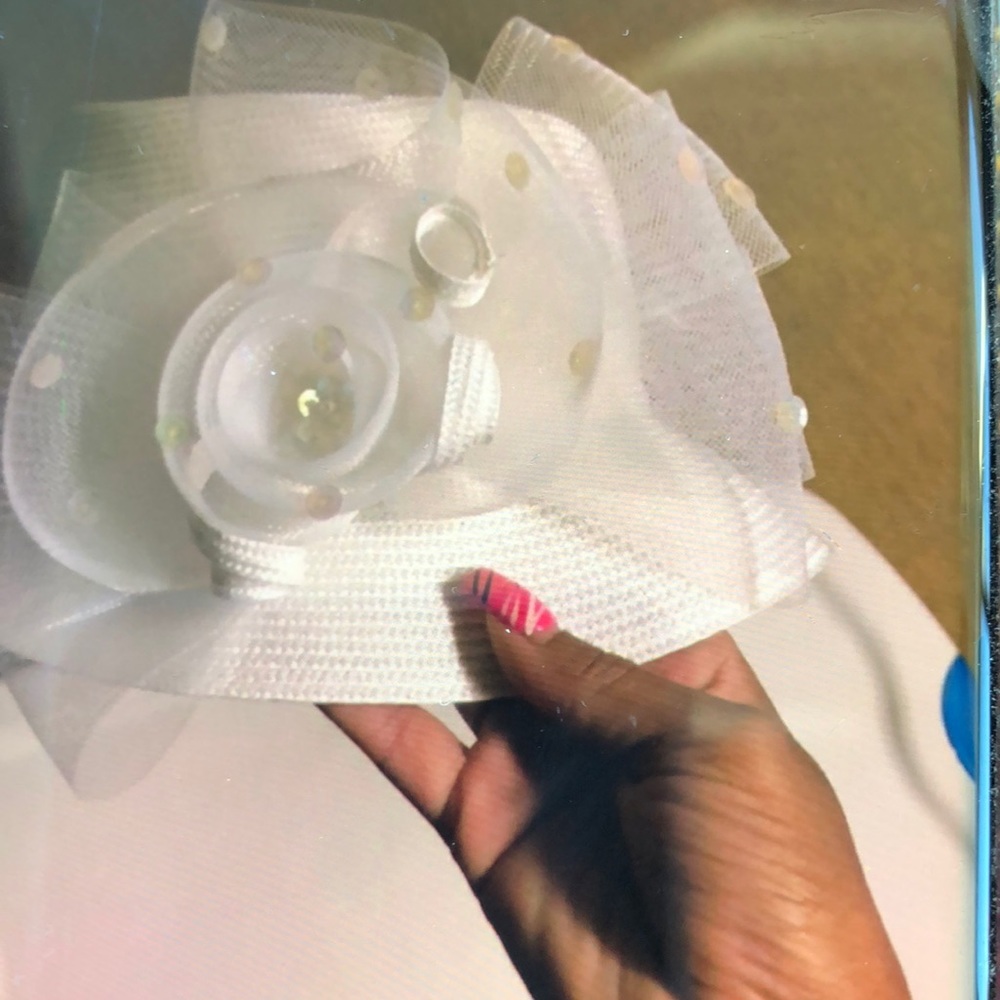 MOVING SALE NO HAGGLING WOMEN DEBORAH FASHION WHITE/IVORY CHURCH FANCY ROSE HAT.
